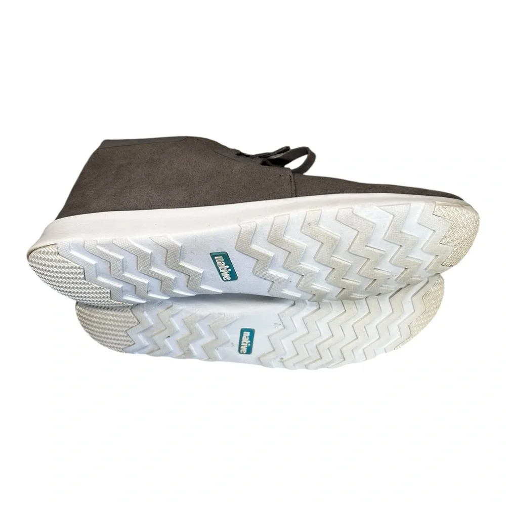 Native Apollo Chukka Boots Gray/White Suede – Men’s 7 / Women’s 9